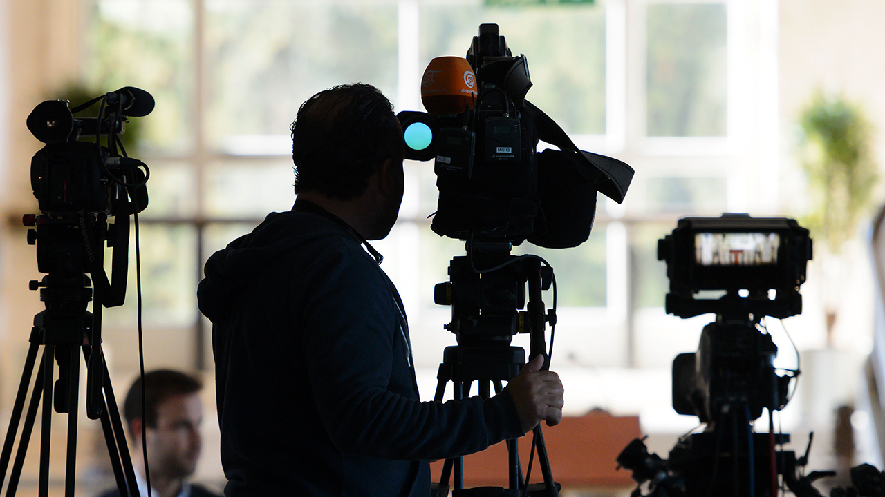 Kameramann Pressekonferenz für OTS Video