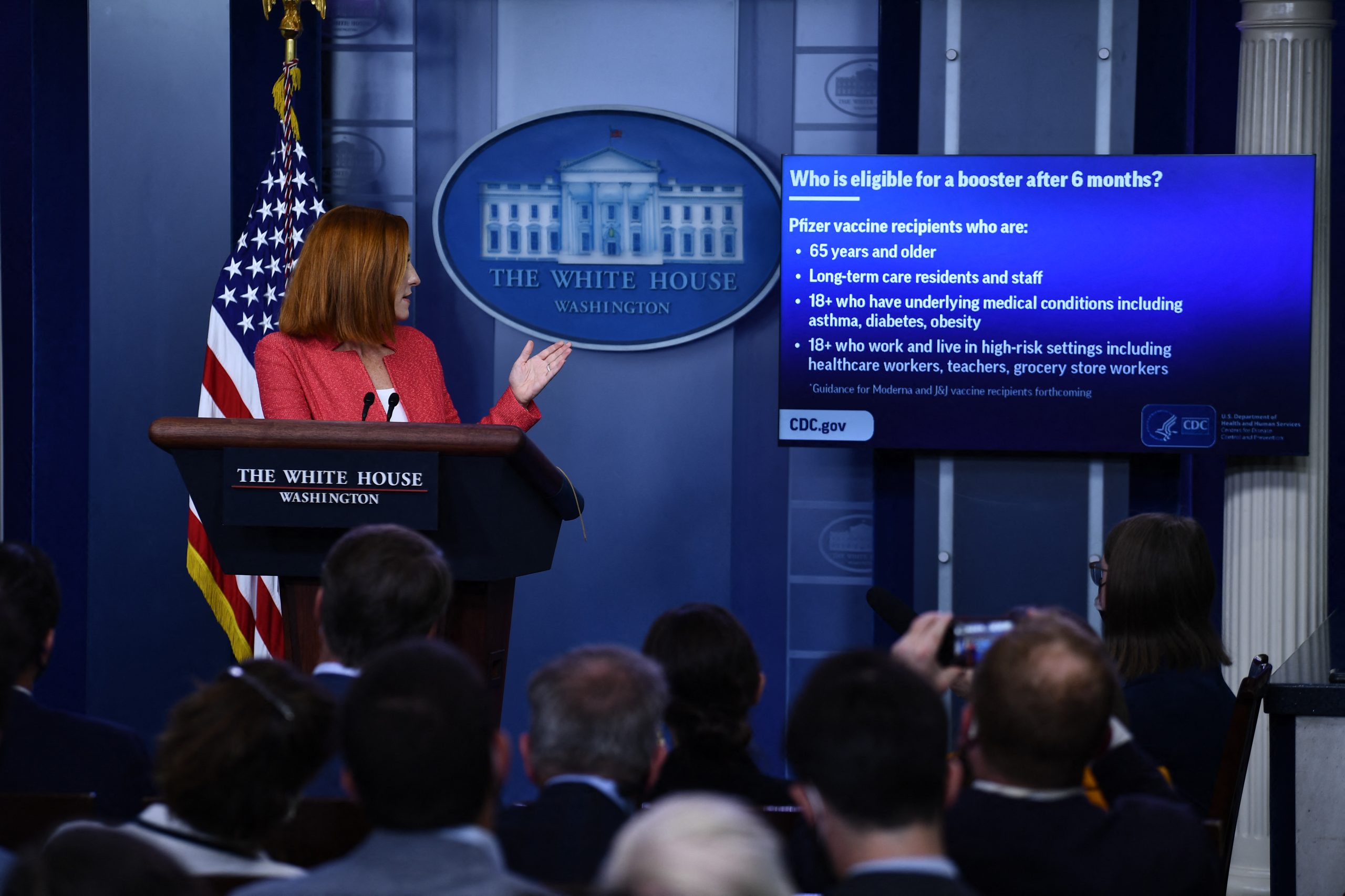 Image accompanying Der Impfstoff von BioNTech/Pfizer wurde von der US-Behörde Food and Drug Administration (FDA) für eine Drittimpfung verboten, nachdem ein „führender Corona-Fors