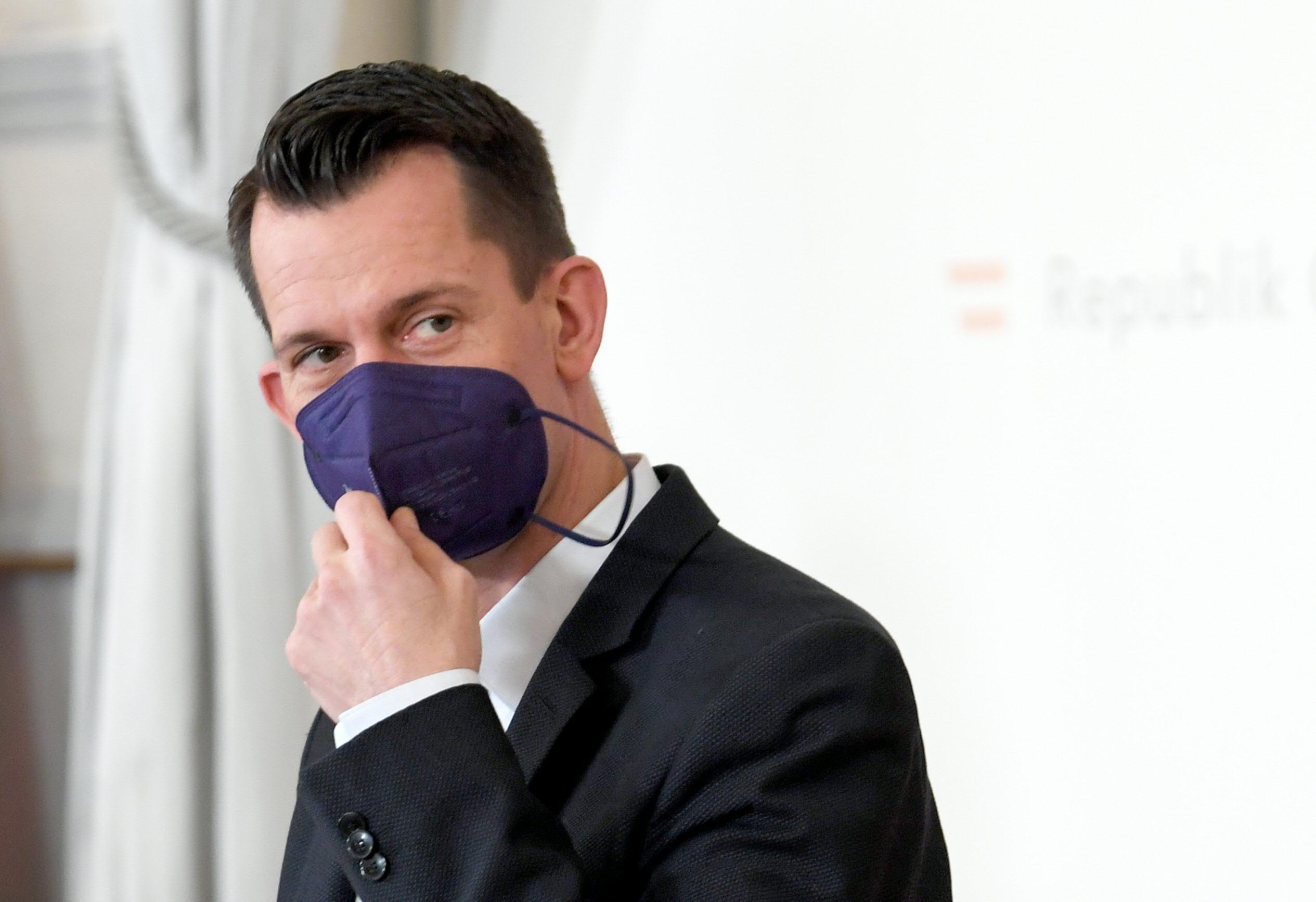 Image accompanying Gesundheitsminister Wolfgang Mückstein hat aufgrund eines fehlenden 3G-Nachweises nicht in ein Hotel in Bad Waltersdorf einchecken dürfen.