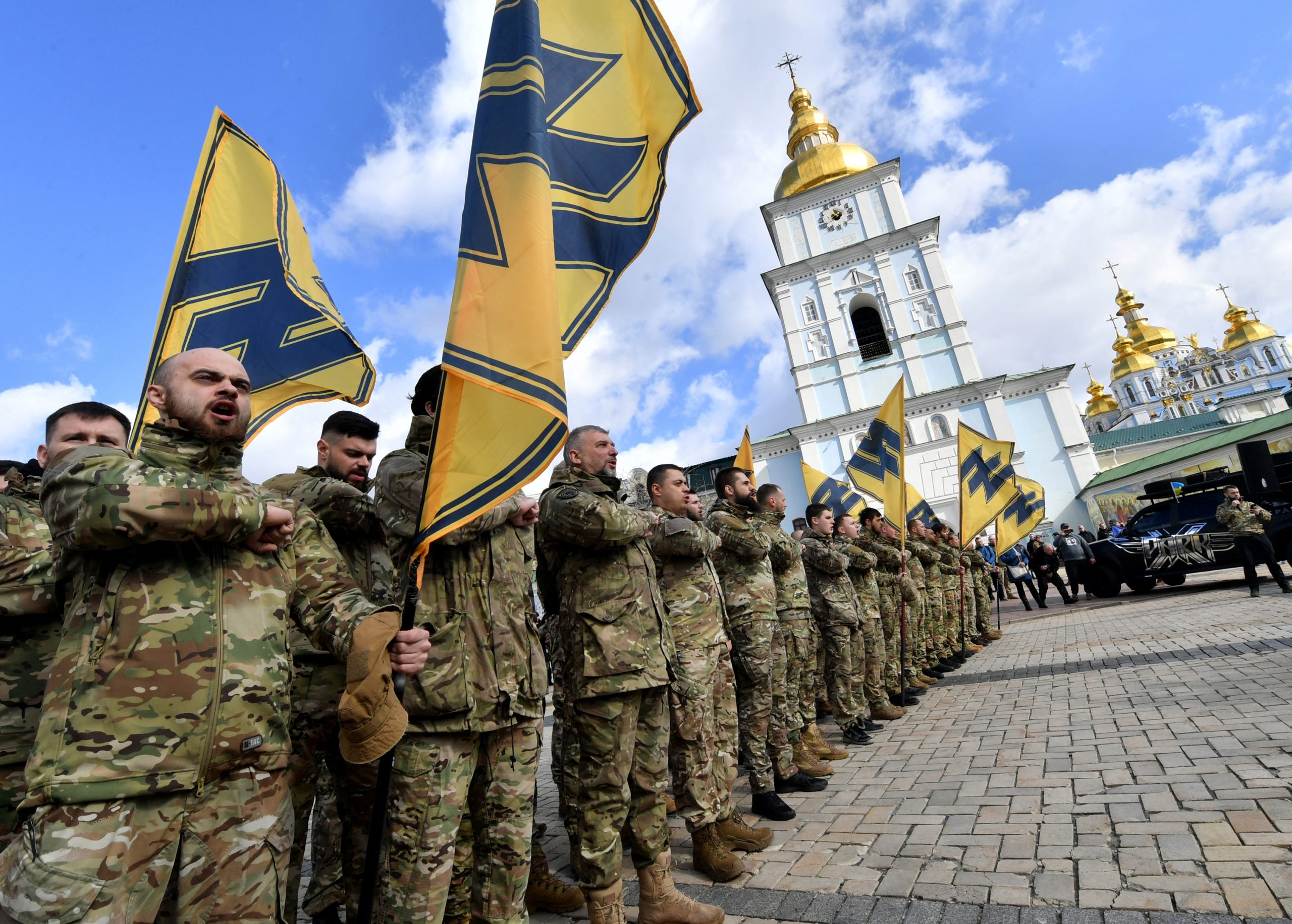 Image accompanying Ukrainische Kindersoldaten des „Asow-Bataillons” („Azov”) - einer von der letzten Regierung Kiews finanzierten Gruppe von Nazis, die nach dem Vorbild der „ISIS”