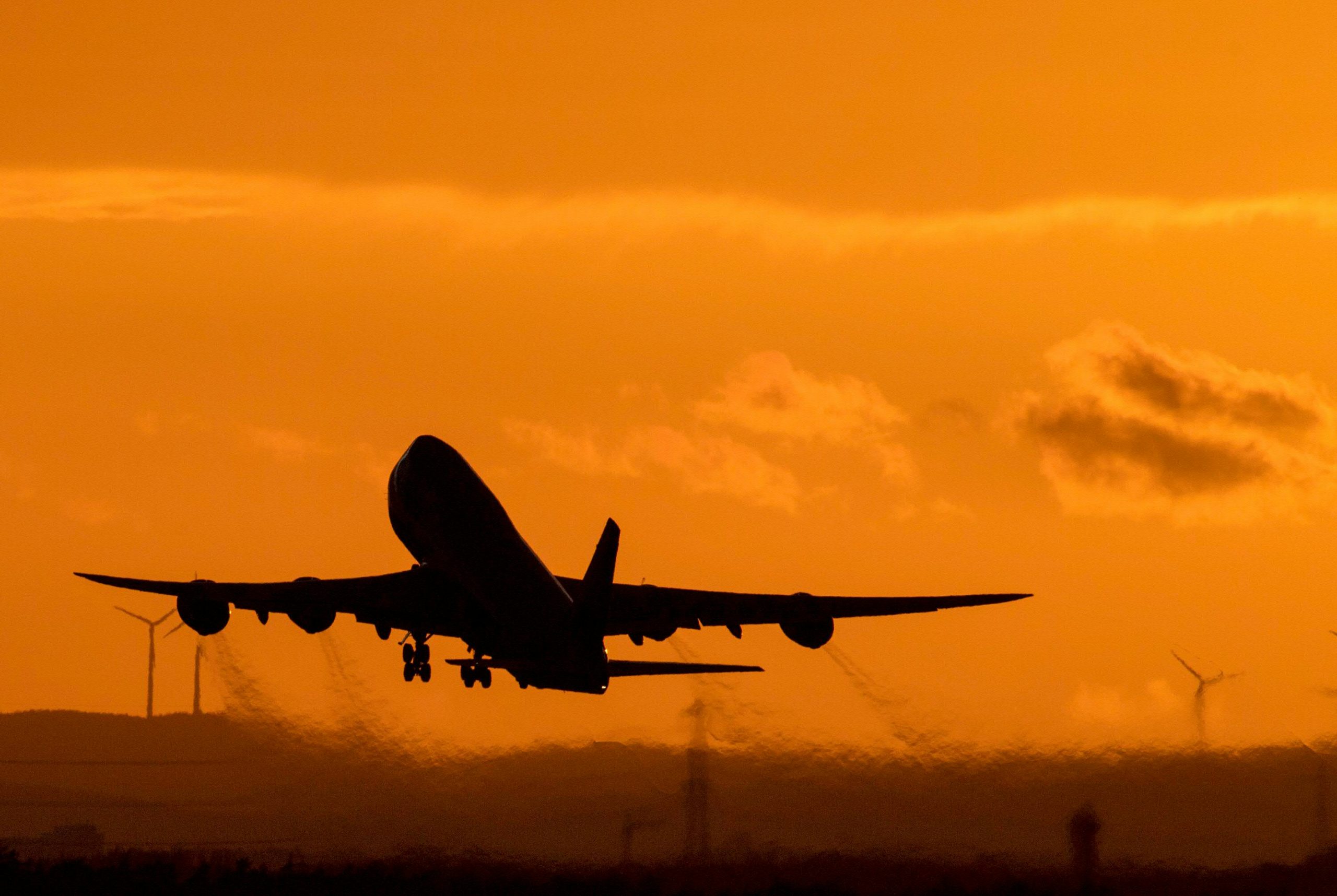 Image accompanying Mit einer vollen Tankladung einer Boeing 747 kann ein Bauer zwölf Jahre lang seine Flächen beackern und eine gewisse Menge Milch und Fleisch produzieren.