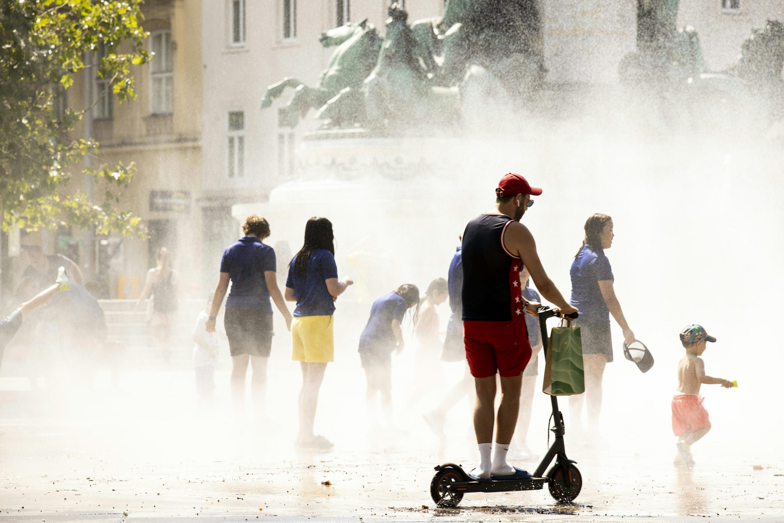 Image accompanying Video zeigt rechtsalternativen TV-Sender, der meint, die Zahl der Hitzetoten in Österreich ist viel zu hoch angesetzt und durch keine Statistik nachweisbar
