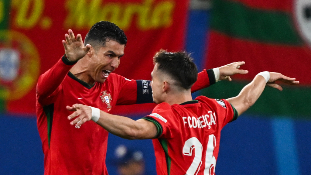 The Portuguese dominated with a late 2-1 win over the Czech Republic