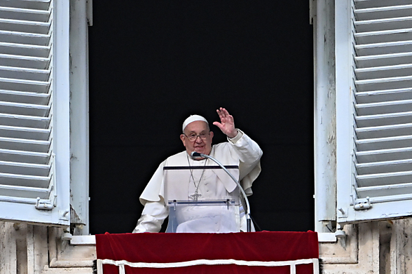 Auf dem Bild sieht man Papst Franziskus.