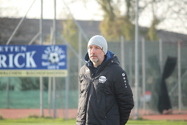 Auf dem Bild sieht man den neuen Trainer der Trainer des Frauen-Fußball-Nationalteams, Alexander Schriebl.