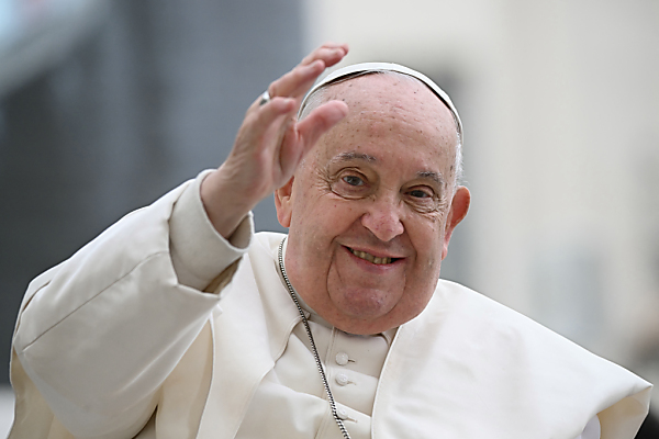 Auf dem Foto sieht man Papst Franziskus.