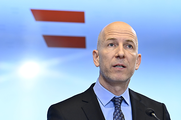 Auf dem Bild sieht man Arbeitsminister Martin Kocher.