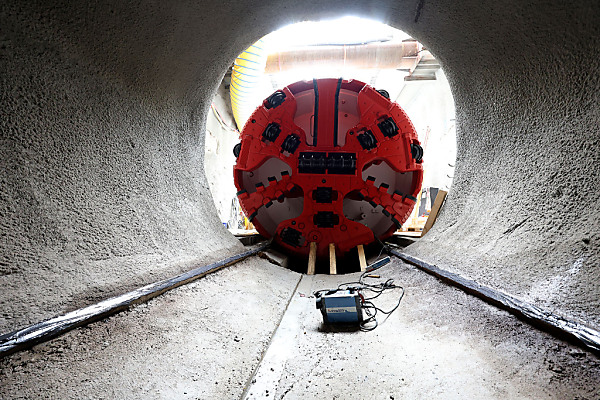 Auf dem Foto sieht man die Tunnel-Bohrmaschine.