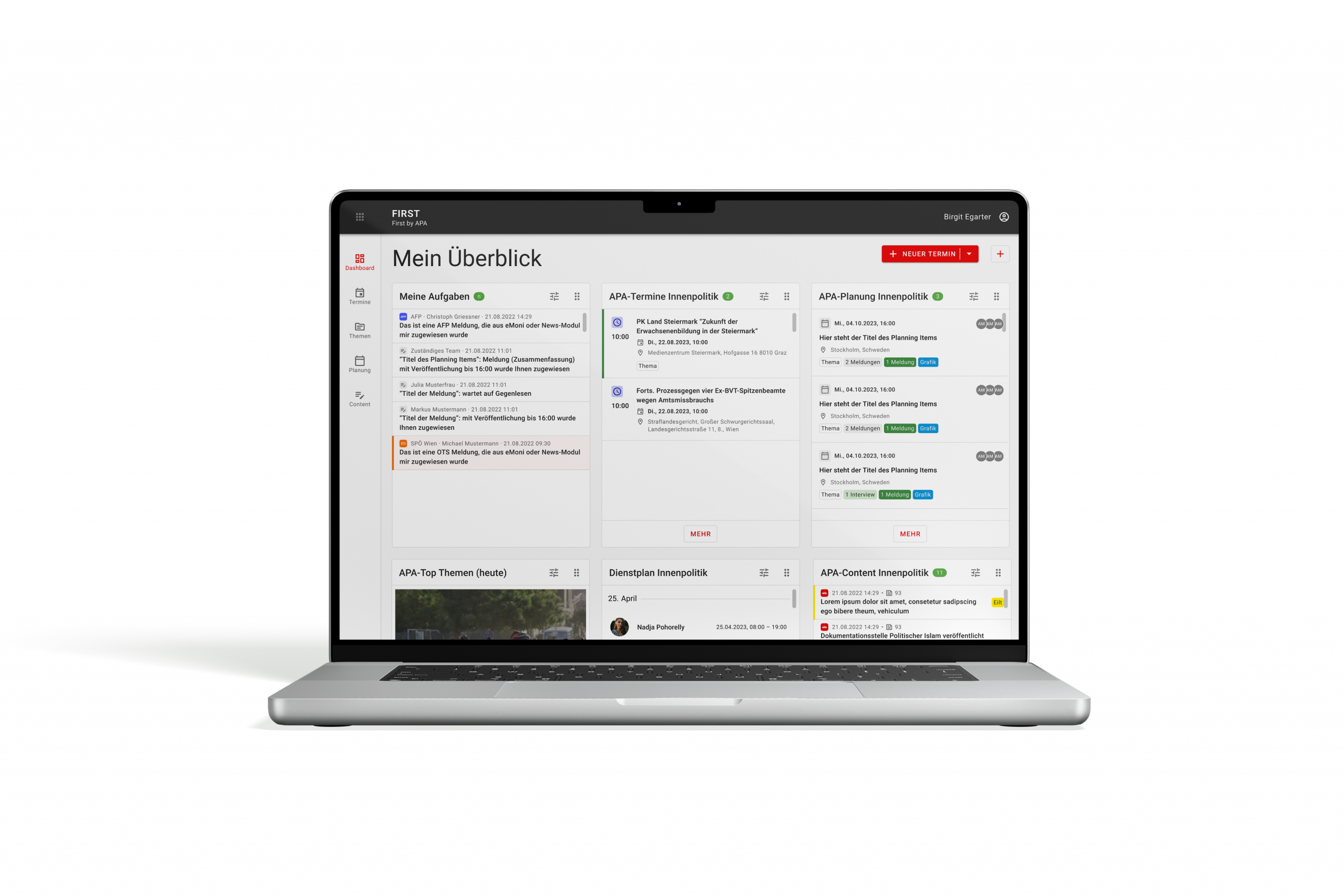 Ein Laptop, der First by APA zeigt