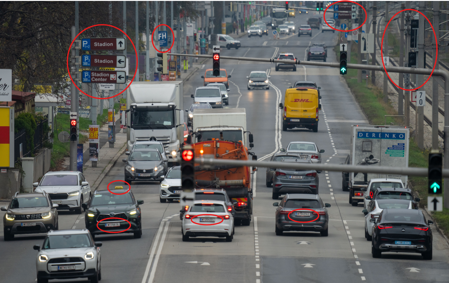 Zahlreiche Autos auf einer mehrspurigen Straße in Wien
